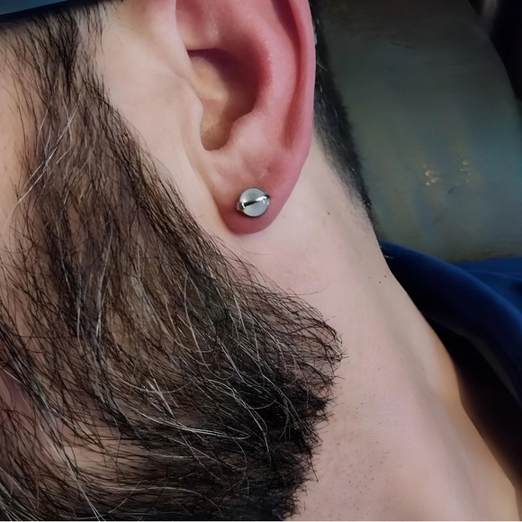 Dainty Unisex Astronaut & Planet Stud Earrings Best Friend Gift 🪐 - Picture 4 of 10